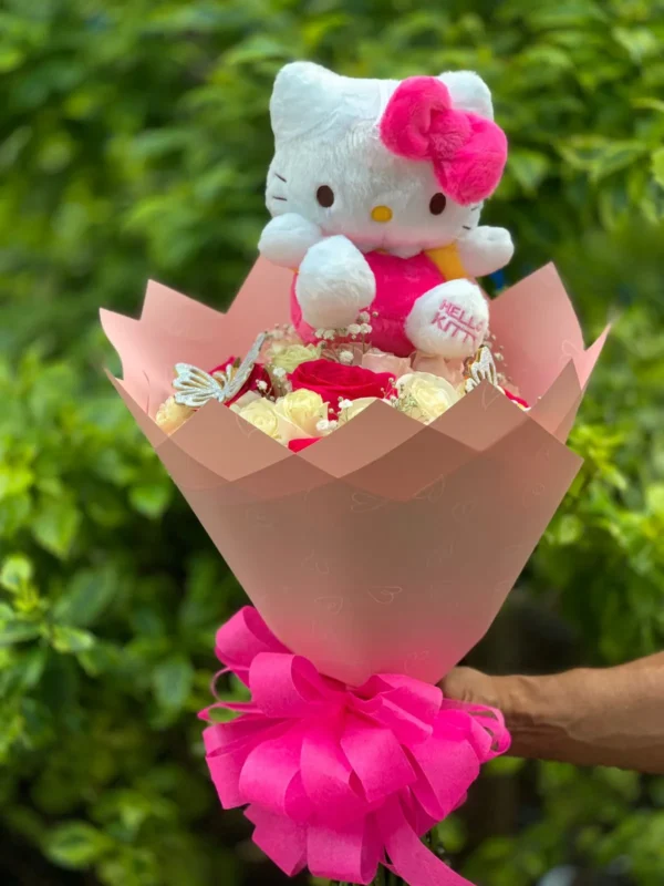 Bouquet en rosas con peluche Hello Kitty