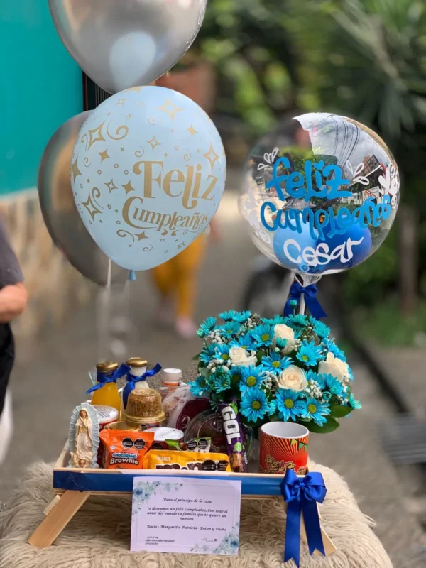 Desayuno sorpresa con margaritas, globos, dulces y virgen en marmolina