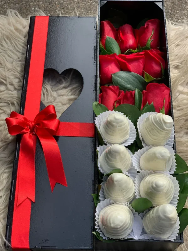 Caja con rosas y fresas con chocolate