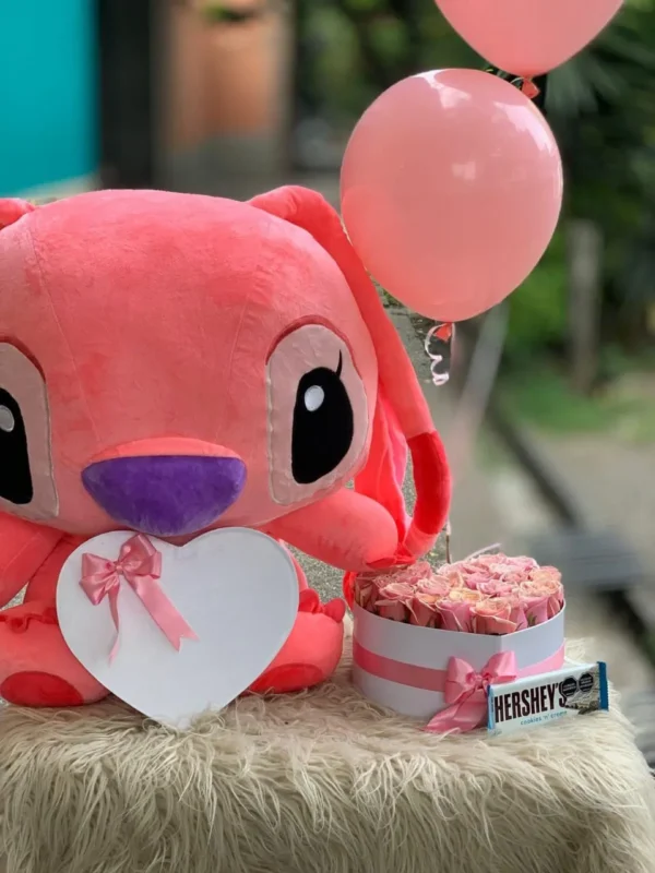 Caja Corazon de rosas con peluche gigante y globos con helio