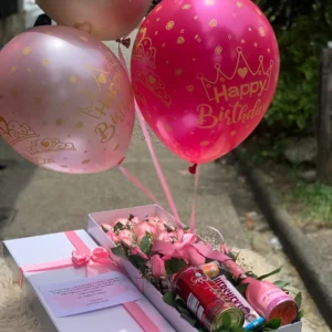 Caja con rosas, barquillos, chocolatina Hershey's, chocolates Ferrero Rocher y JP Chenet