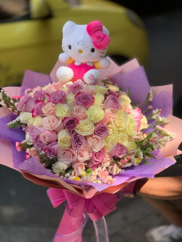 Bouquet de rosas con peluche Hello Kitty