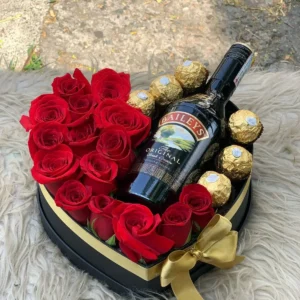 Caja Corazon con rosas, chocolates Ferrero Rocher y botella de Bailey's