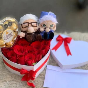 Caja corazon en rosas, con peluches de viejitos, y caja corazon Ferrero Rocher